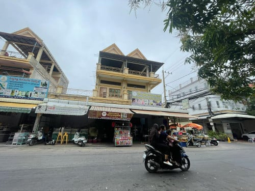 ផ្ទះអាជីវកម្មលក់ ផ្សារឈូកមាស ផ្លូវA ជិតផ្សារ