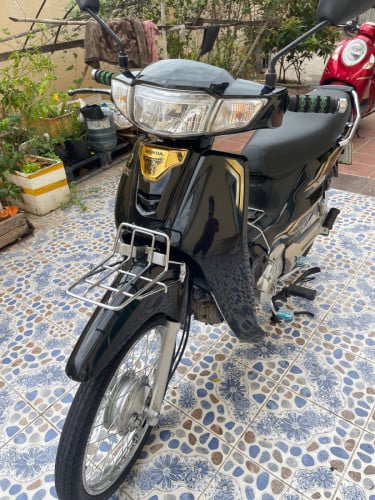 លក់ម៉ូតូ Honda Dream 024 មានកាតគ្រី តម្លៃ1850$