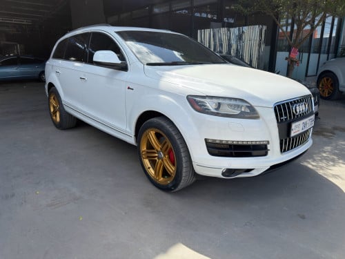 Audi Q7 2011 full
