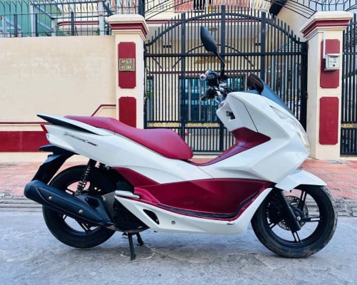 Honda PCX (150cc, year2015, 1300$) have all documents