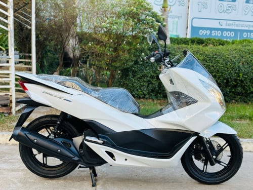 Honda PCX016ស្មាតឃីកម្លាំង150ccម៉ាសុីនតាន់ហាប់នែនស្ងាត់ជិះស្រួលស្ទុះខ្លាំងមិនលាន់មិនហុយមានពន្ធកាតគ្រ
