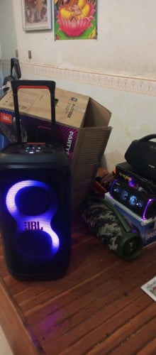 jbl party box 320 នៅសានុំថ្មកាន់សំលេងណែន97% 349$ វៃដូរបាន