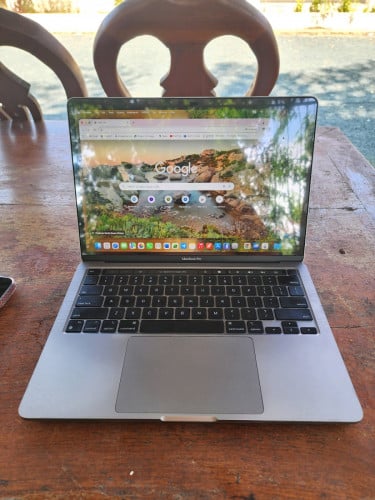 MacBook pro M2 13" ស្ទើរតួតិចៗ
