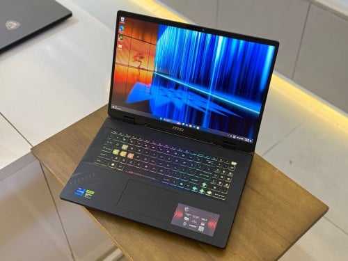 MSI Crosshair 17HX D14VGKG ( 99% )CPU Core i7-14th, RAM 16GB, SSD 1TB, VGA Nvidia RTX4070 8GB