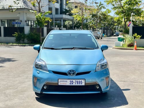 Prius 2012 plug-in ( 16.000$)