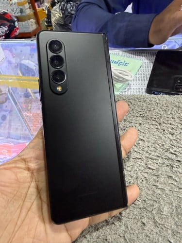 Samsung Z Fold 3 5G Ram12G Memory256G 97% ក្រុមហ៊ុនសុីមពីរ មានឆ្នាំងសាក