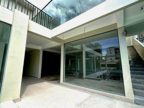 Space 1B – Stairfront Visibility Unit