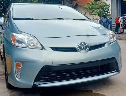 Toyota Prius 013 option 4ធានាឡានស្អាតអត់បុក ធានាអាបេអេស អាគុយ ម៉ាសុីន