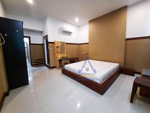 Two bedrooms house for rent in Boeng Tompun