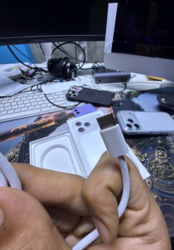 Type iPhone 17 pro max Original នៅថ្មី