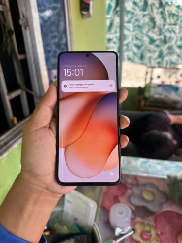 Xaomi 12t Ram8G-128g ឆ្នូត អេក្រង់ Resfresh 12h សាក120w ភ្នំពេញតម្លៃ 65$