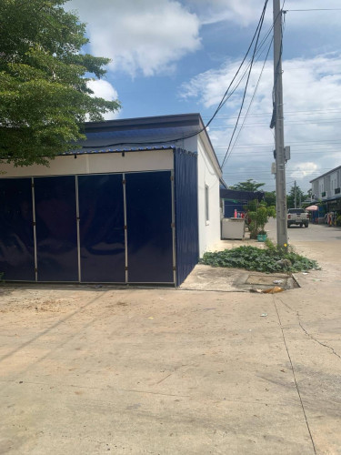 House for rent ផ្ទះកែងក្នុងបុរីសម្រាប់ជួលមានសំយ៉ាបមុខស្រួលរកស៊ីលក់ដូរ