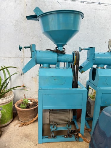 ម៉ាសុីនកិនស្រូវ ប្រេីភ្លេីង