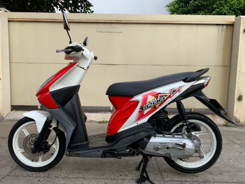 ម៉ូតូលក់​