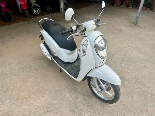 ម៉ូតូលក់ មានកាតគ្រី