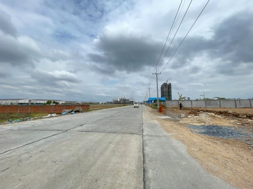 ដីលក់ ផ្លូវធំ ជិតវិទ្យាស្ថានធនាគារជាតិ