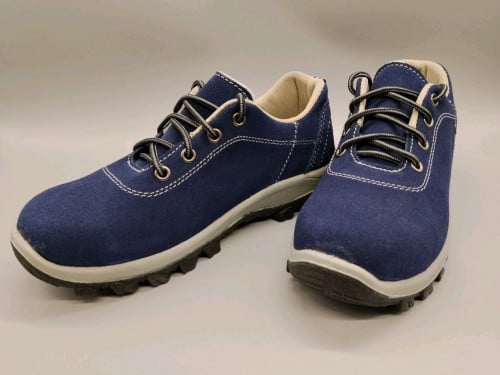 ស្បែកជើងក្បាលដែក