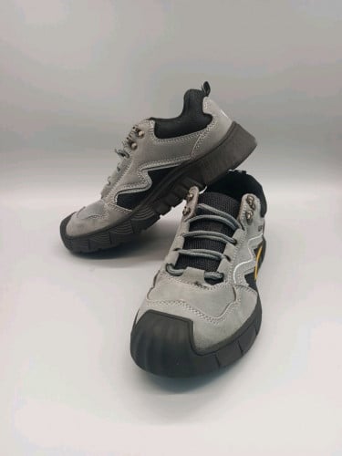 ស្បែកជើងក្បាលដែក