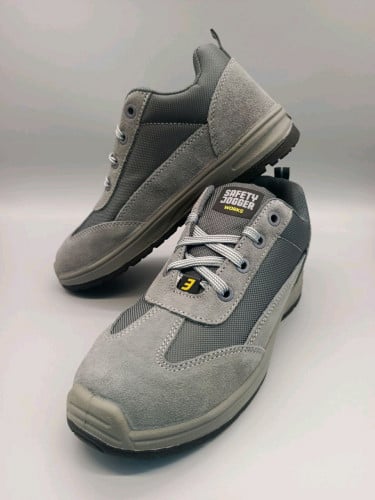 ស្បែកជើងក្បាលដែក