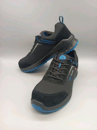 ស្បែកជើងក្បាលដែក