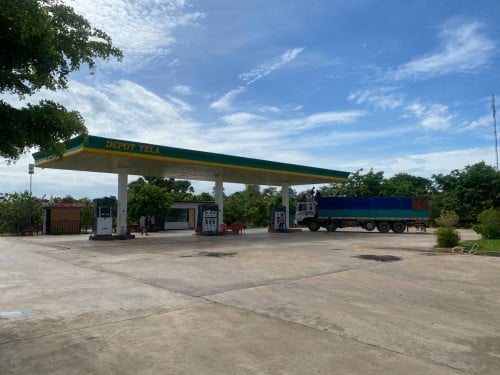 ហ្គារាសាំងសំរាប់លក់កំពង់ឆ្នាំង គីឡូ6   / Gas station for sale Kompong Chhnang 60Km