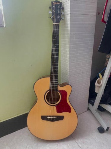 លក់ហ្គីតា guitar Devisor មានធុងបាស នៅស្អាត 70$