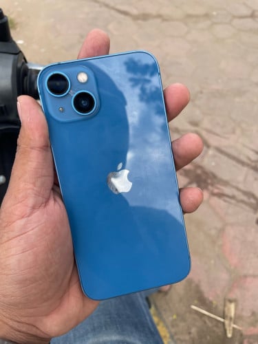 លក់ iPhone 13 128g LL/A សានុំបងបង Battery 🔋 69%និងបែកខ្នង🙏🏻🤍🪷