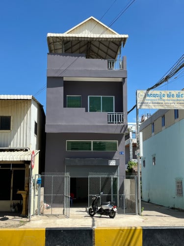 ផ្ទះលក់ល្វែងរាង L