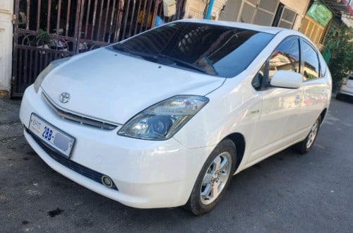 * Prius 2006 ;  Full Option *  Price: 11000$*  Tel: 012 687856            087828000