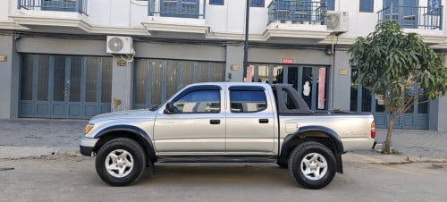 ខ្ញីត្រូវការលក់រថយន្ត Toyota Tacoma ពណ៌ប្រាក់ឆ្នាំ2002 ប៉ុង1 ប៉ុងភ្លើង