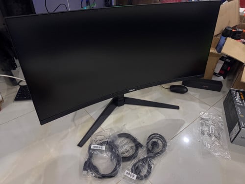 Asus Warrior 34 with Fish Screen VG34VQL3A 34 inch curved 180hz