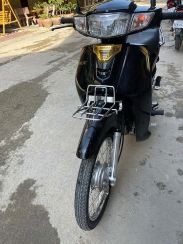 Honda Dream 024នៅស្អាតមានកាតគ្រីត្រឹមត្រូវលក់1730$