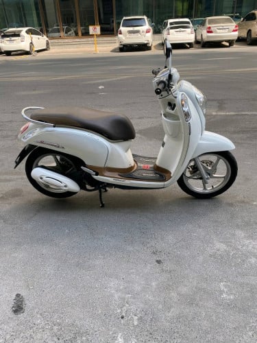 Honda scoopy 2015