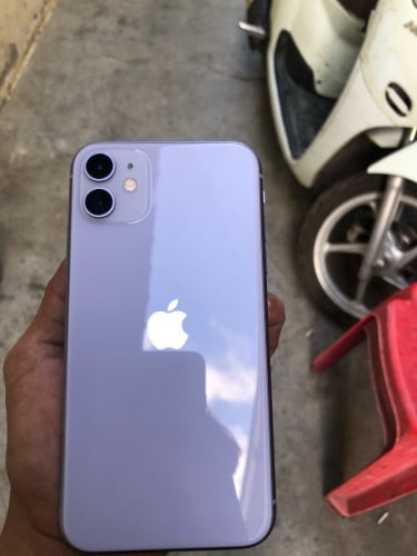 Iphone 11 64g icloud ប្រើបាន តួនៅស្អាតអេក្រង់សុីនមានស្កេន80$ 086919843 កាកាប តាំងកសាង