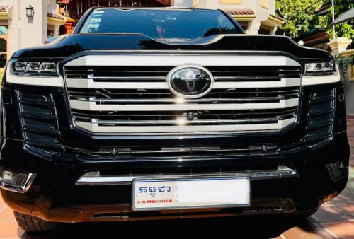Land Cruiser VXR 2022 ដូចថ្មី កុងទ័រតែ 14000km