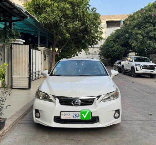 Lexus Ct200h 2011