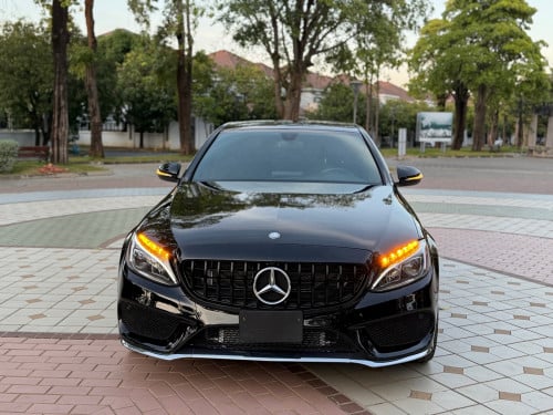Mercedes Benz C300 AMG Line 2015 ឡានក្រដាស់ពន្ធ