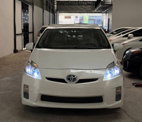 Prius 2011 option 2 ឡានមូល កាន់លុយ 5500$ 2ម៉ោងដកឡាន
