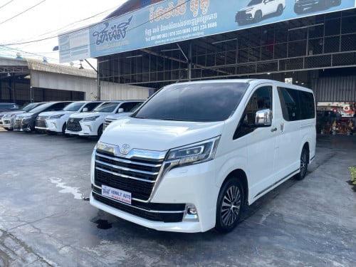 Toyota GRANVIA 2020 Premium Full Options•Specs arab  (diesel 2800cc) •  ម្ចាស់ដើម ១ម្ចាស់