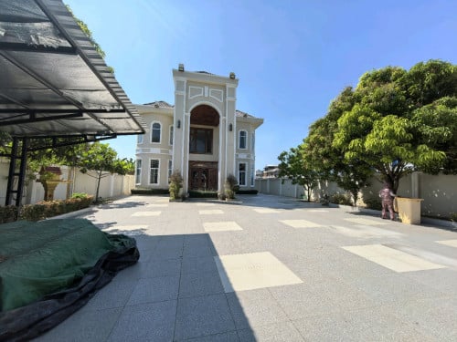 Villa available for rent in Krong Takhmao Area