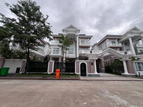 Villa  for RENT  ! • Location: Borey PH AEon3 Mall