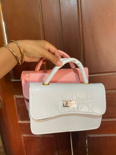 កាបូបថ្មី