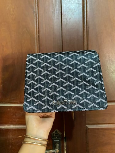 កាបូបដៃនារី