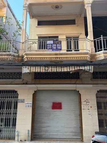 ផ្ទះសម្រាប់លក់ជិកផ្សារសំណង់១២ និងផ្សារហេងលី