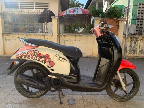 ម៉ូតូលក់​