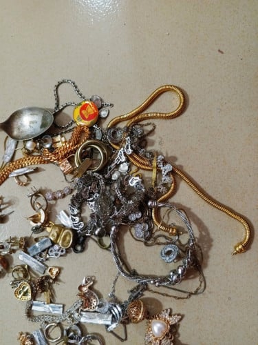 សុខសប្បាយហេងៗនៅមើលឃើញនៅក្នុងរូប