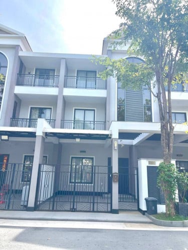 ផ្ទះវីឡាកូនកាត់សម្រាប់ជួល នៅជ្រោយចង្វារ