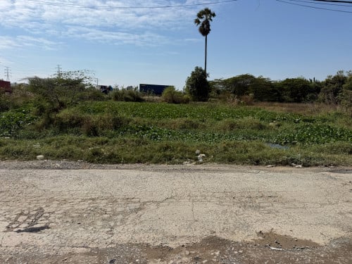 ដីលក់ជិតសាលាសង្កាត់សំរោងក្រោម