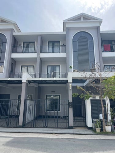 វីឡាកូនកាត់សម្រាប់ជួលនៅបុរីភ្នំពេញផាក ៦ អា