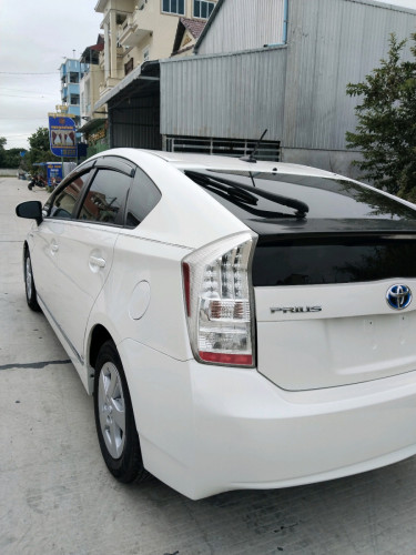 ឡានលក់17500$ PRIUS011 Option 3